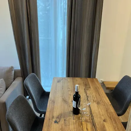 Triplex Bb Apartment *